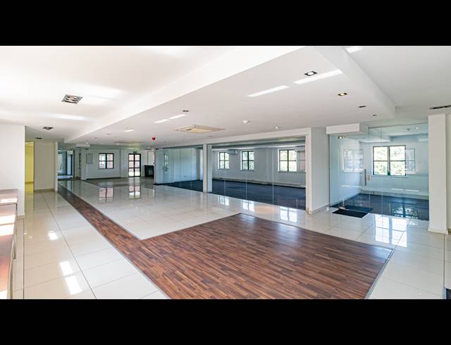 1,928M² OFFICE TO LET IN HYDE PARK